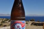 Uma legítima Paceña, principal cerveja do país, na Isla del Sol, no lago Titicaca, na Bolívia